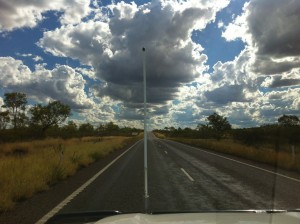 Strada nel deserto australiano