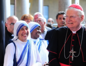 Suore di Madre Teresa con il cardinale Scola