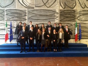 I ragazzi della V Classico in visita alla collezione di arte moderna della Farnesina