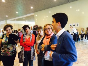 Thomas con alcune visitatrici