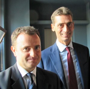 Il prof. Andrea Sironi (a destra) con il prof. Vincenzo Sibillo, preside dei Licei