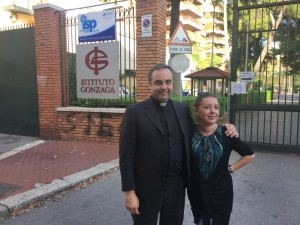 Padre Eraldo Cacchione con la prof.ssa Gaia De Vecchi