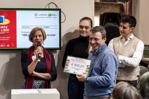 Il prof. Campanini riceve il premio del concorso